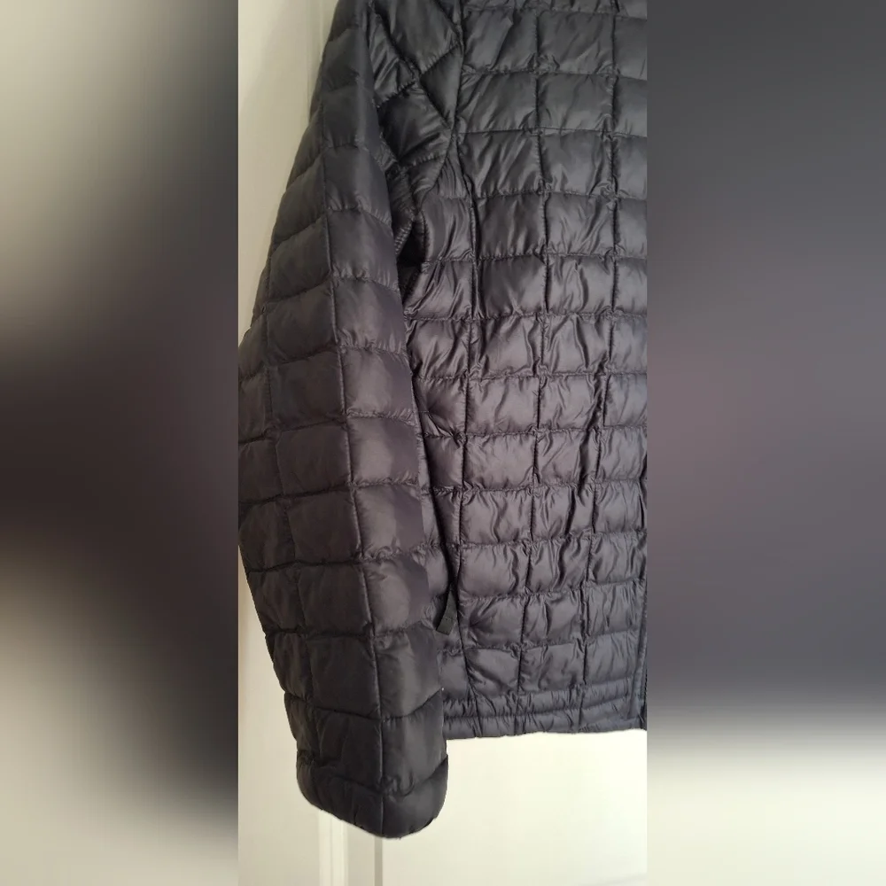 The North Face Thermoball Eco Insulated Puffed Boy's Black Quilted Jacket M10/12
